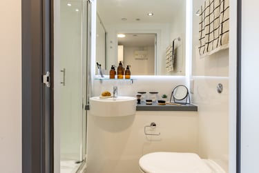 Gold Studio at Winfield Court, The Island Quarter, Lace Market, Nottingham, NG24RU - Image 8